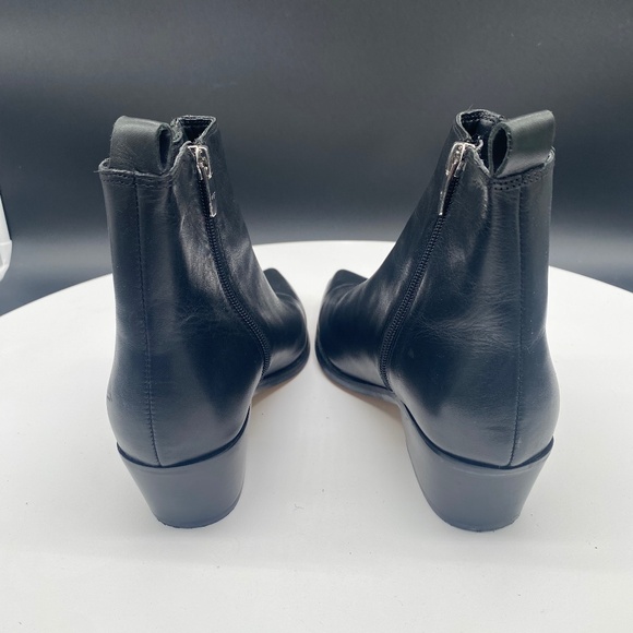 Chelsea Boots - Picture 1 of 3